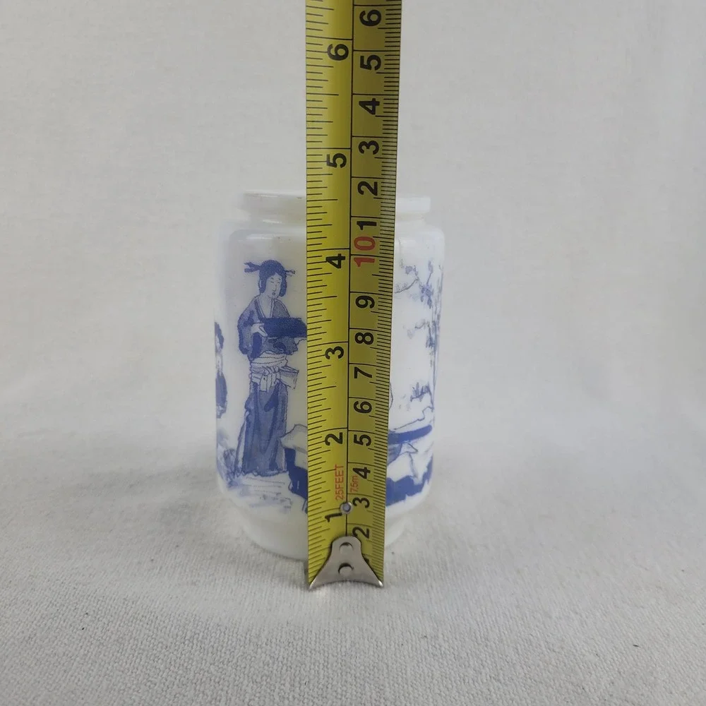 Vintage Blue‎ White Milk Glass Chinoiserie Vase Asian Scene Transferware 4.5